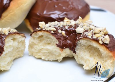 Donuts veganos caseros de chocolate al horno