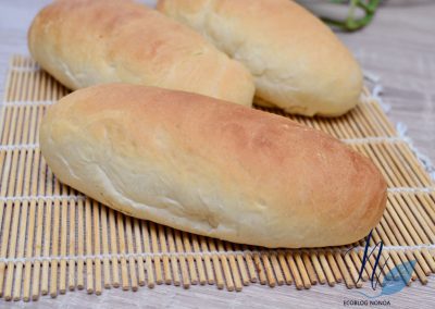 Pan de viena vegano - Pan de perrito caliente - Pan horneado